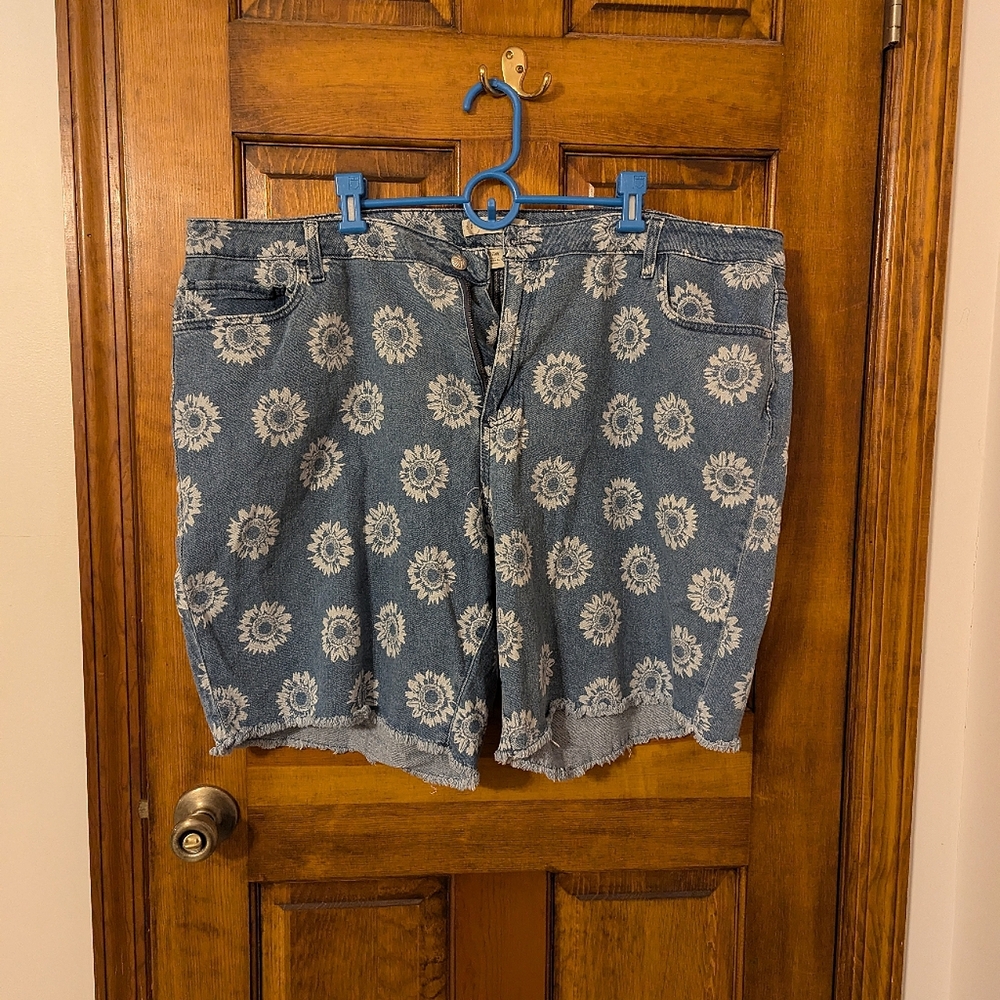 Medium Wash Sunflower Mom Jean Shorts
